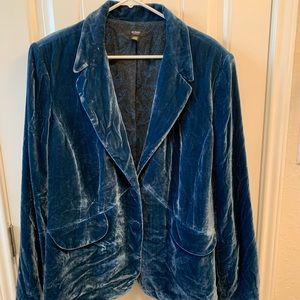 Beautifully tailored silk velvet Alfani blazer